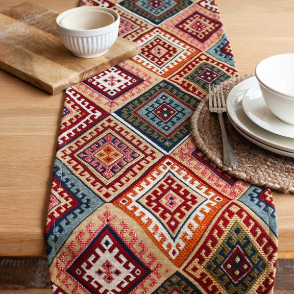 Runner da tavolo Kilim turco. Decorazione da tavolo con arazzo in stile etnico geometrico astratto. Disponibile in due dimensioni.