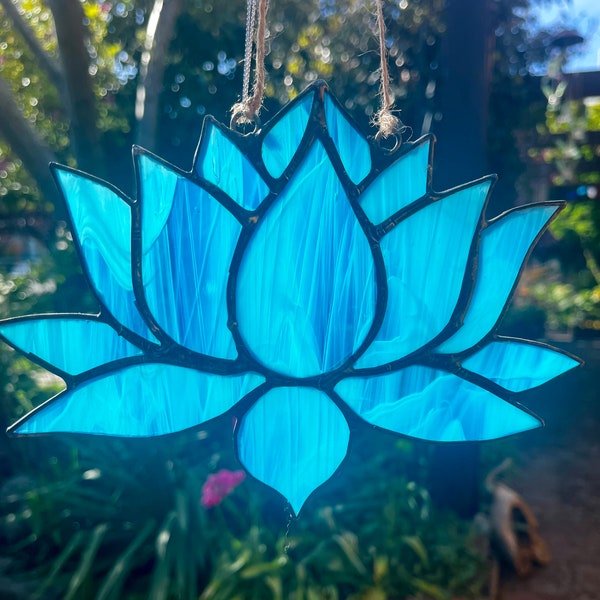 Stained Glass Lotus Flower, Gift for Yoga lover, Spiritual Gift, Whimsical Gift, Lotus Sun-catcher, Unique gift, Birthday Gift,
