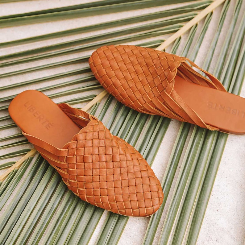 TULLUM Damen Pantoletten, von Hand gewebte Leder Pantoletten, Pantoletten Schuhe, Sommerschuhe, Maultier Sandalen, Beige Pantoletten, flache Gemütlich Damen Schuhe XOXO Frauen Flache Sandalen Schwarz