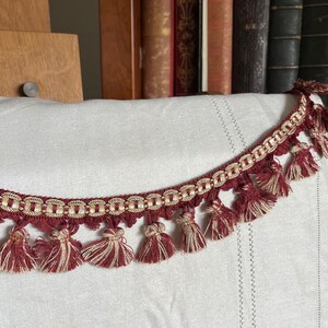 Galon passementerie vintage avec frange / gland pompon, français, vendu au metre, 30 mètres disponible, pour sieges, rideaux, bordeaux beige