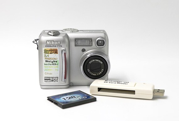 Nikon COOLPIX 775 コンパクトデジタルカメラ Nikon Coolpix 775 Silver - Vintage Digital Camera. Point and Shoot