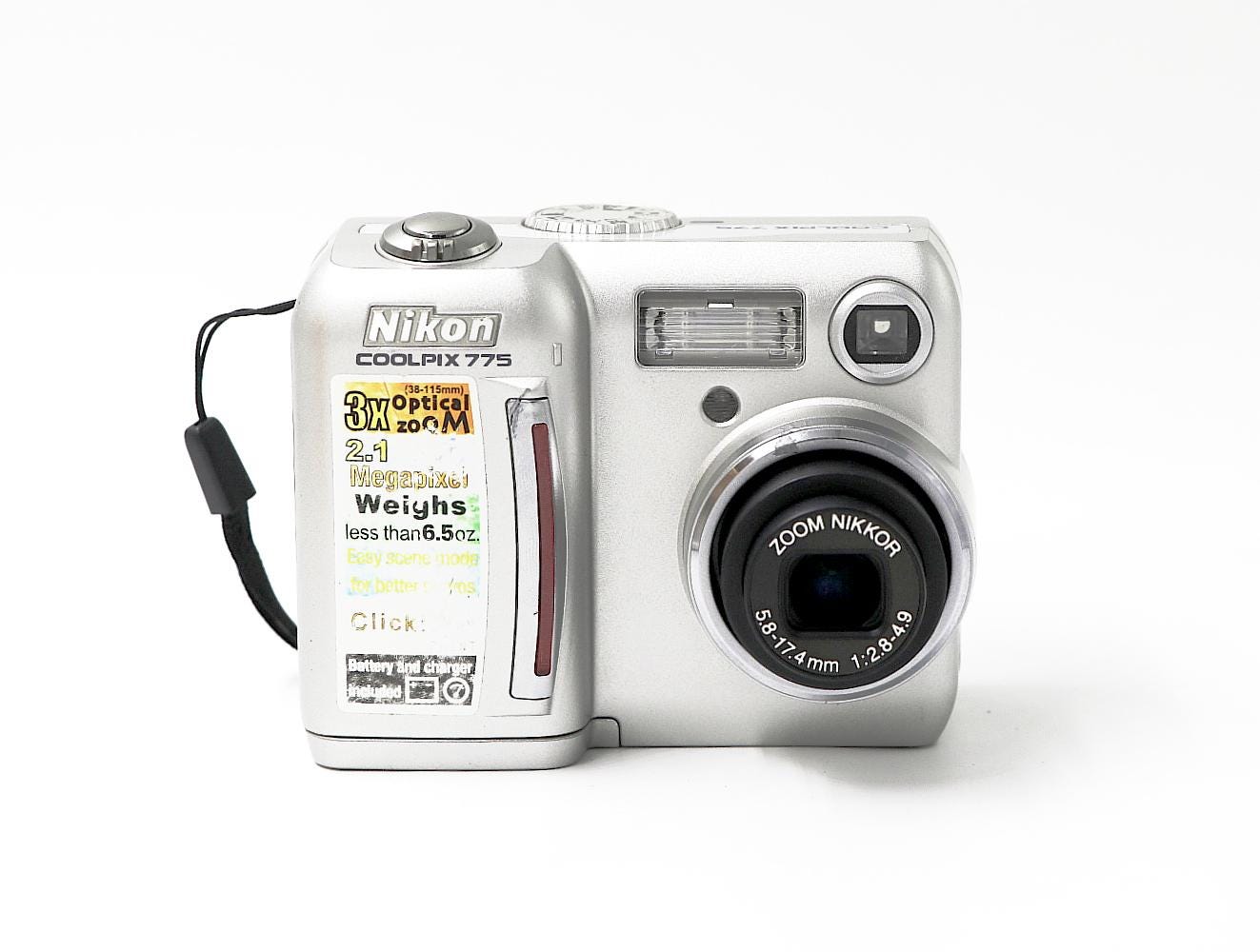 Nikon Coolpix 775 Silver - Vintage Digital Camera. Point and Shoot