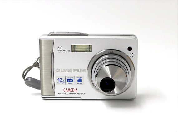 Silver Olympus FE-5500 - Vintage Digital Camera. Point and Shoot