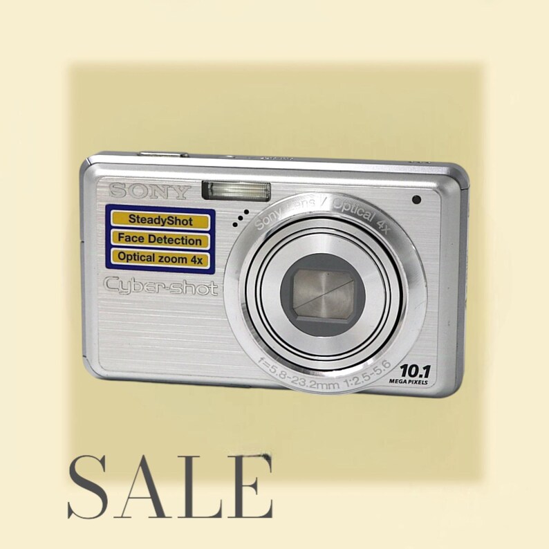 Sony Cybershot DSCS950 Silver Vintage Digital Camera. Point and Shoot