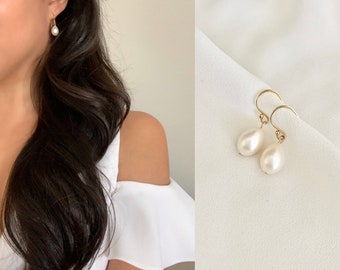 Pearl drop earrings, bridesmaid earrings gift, bridesmaid proposal, wedding earrings, bridal earrings, pearl earrings, wedding jewelry