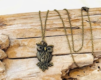 Owl Pendant Bronze Tone, on a Bronze Tone Cable Chain Necklace J273