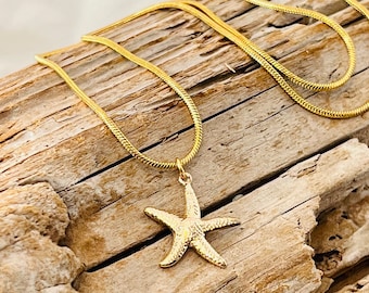 Magnifique pendentif à breloques étoiles de mer doré sur une chaîne serpent en acier inoxydable plaqué or J305