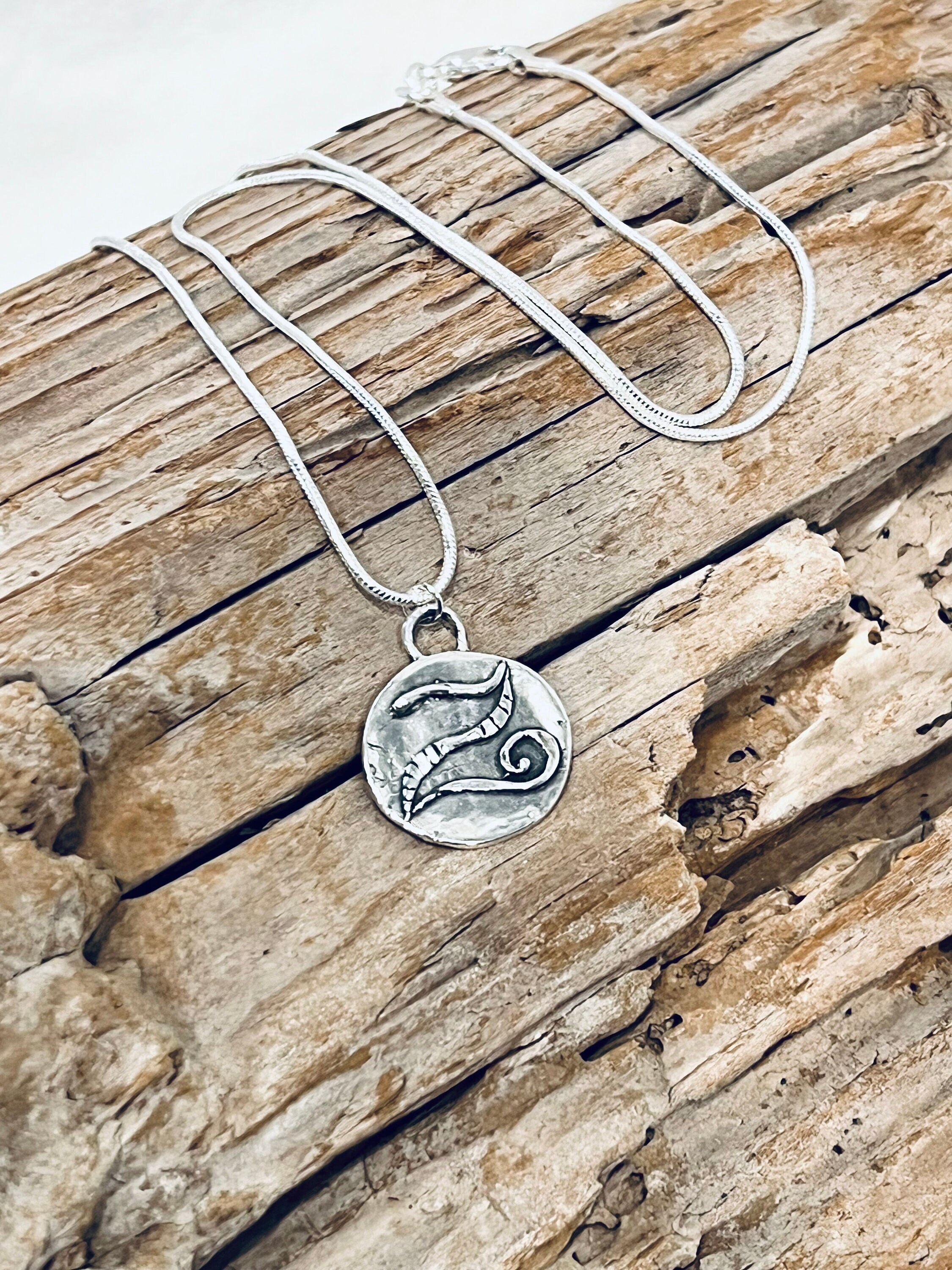 ネックレス・ペンダント NUMBERING OUTLINE INITIAL NECKLACE SILVER MEDIUM Silver Stainless Steel Initial Letter A-Z Pendant Necklace