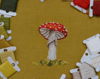 Patrón de punto de cruz de la seta Amanita muscaria en formato PDF