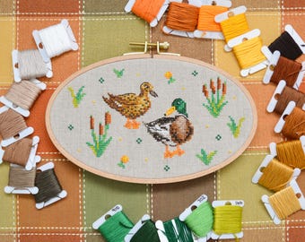 Patrón de punto de cruz en PDF: Patos entre espadañas