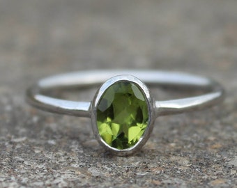 Jewels House Peridot Oval Cut Gemstone Silver Plated Handmade Statement Green Stone Ring US-9