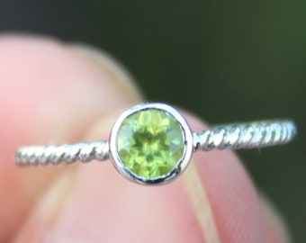 Natural Green Peridot - 925 Sterling Silver - Silver Twist Band - Handmade Ring - Peridot Gemstone - Statement Ring -Silver Ring -Birthstone