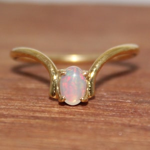 Natürlicher Regenbogen Feuer äthiopischer Opal 925er Silber Chevron Ring Oktober Birthstone Versprechen Solitär Stapelbarer Einzigartiger Wishbone Ring Geschenk für sie