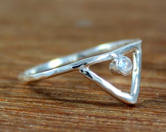 Rainbow Moonstone V Ring 925 Sterling Silver Hammered Chevron Ring Blue Flash Moonstone Triangle Ring Dainty Boho Stacking Ring Jewelry Gift