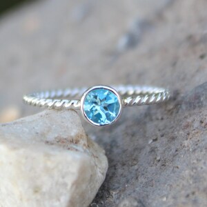Anillo de topacio azul, anillo de plata esterlina 92,5 %, anillo de topacio azul plateado, anillo de piedras preciosas, anillo de plata esterlina, anillos para mujeres, anillo de uso diario