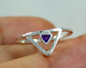 3mm Trillion Cut Amethyst V Ring 925 Sterling Silver Hammered Triangle Ring Geometric Amethyst Chevron Ring February Birthstone Jewelry Gift