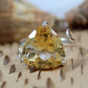 Natural Yellow Citrine - 925 Sterling Silver - Trillion Cut Gemstone - Statement Ring - Wedding & Engagement Ring - November Birthstone