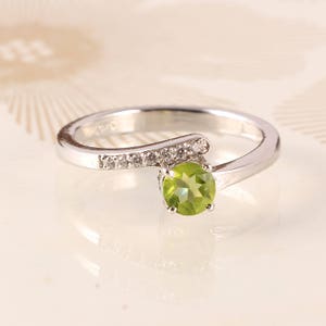 Natural Peridot, 925 Sterling Silver, Peridot Jewelry, Green Peridot Ring, Engagement Ring, Christmas Ring, Gift For Her, Round Cut Gemstone