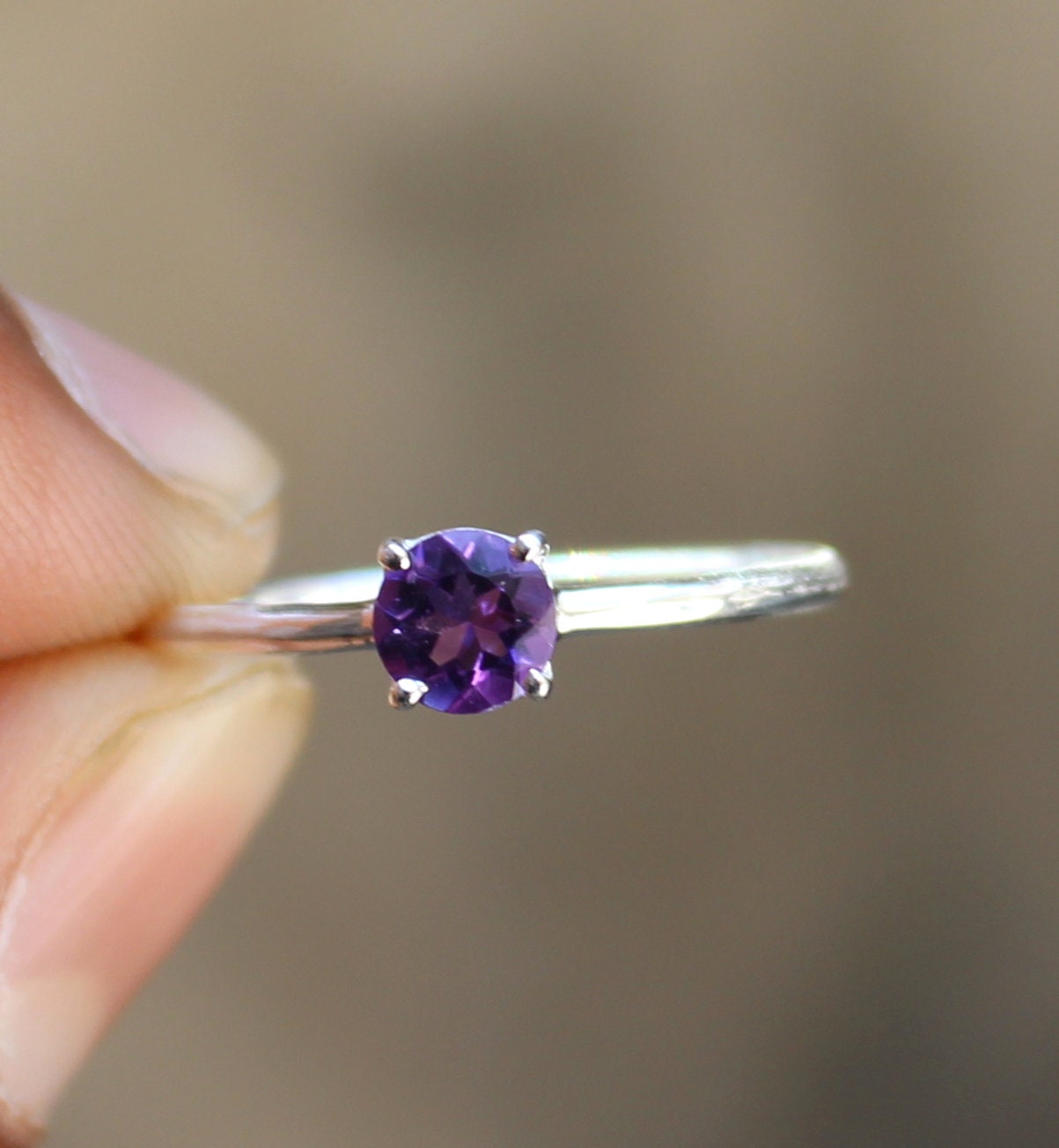 925 Sterling Silver - Natural Purple Amethyst - Prong Round