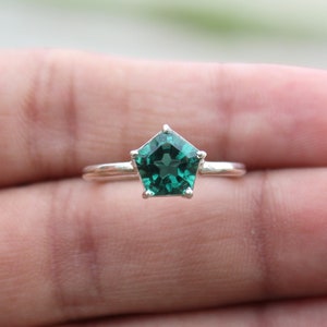 Fluorite Silver Ring, Green Fluorite Ring, Sterling Silver, Pentagon Cut Ring, Mom&#39;s Gift, Handmade Promise Ring, Feminine Statement Ring