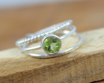 Parure de bagues empilables en argent sterling avec péridot - Pierre de naissance d'août