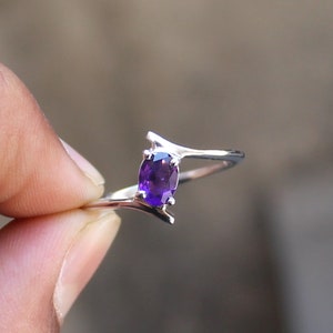 Natural Amethyst Solitaire Ring, Sterling Silver Ring, February Birthstone Ring, Delicate Amethyst Art & Deco Ring, Amethyst Minimalist Ring