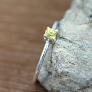 925 Sterling Silber - natürlicher gelber Saphir - 3 MM Rundschliff - Handgemachter Ring Schmuck - Versprechensring - Geburtsstein Ring - Alle Größe US 3 bis 13