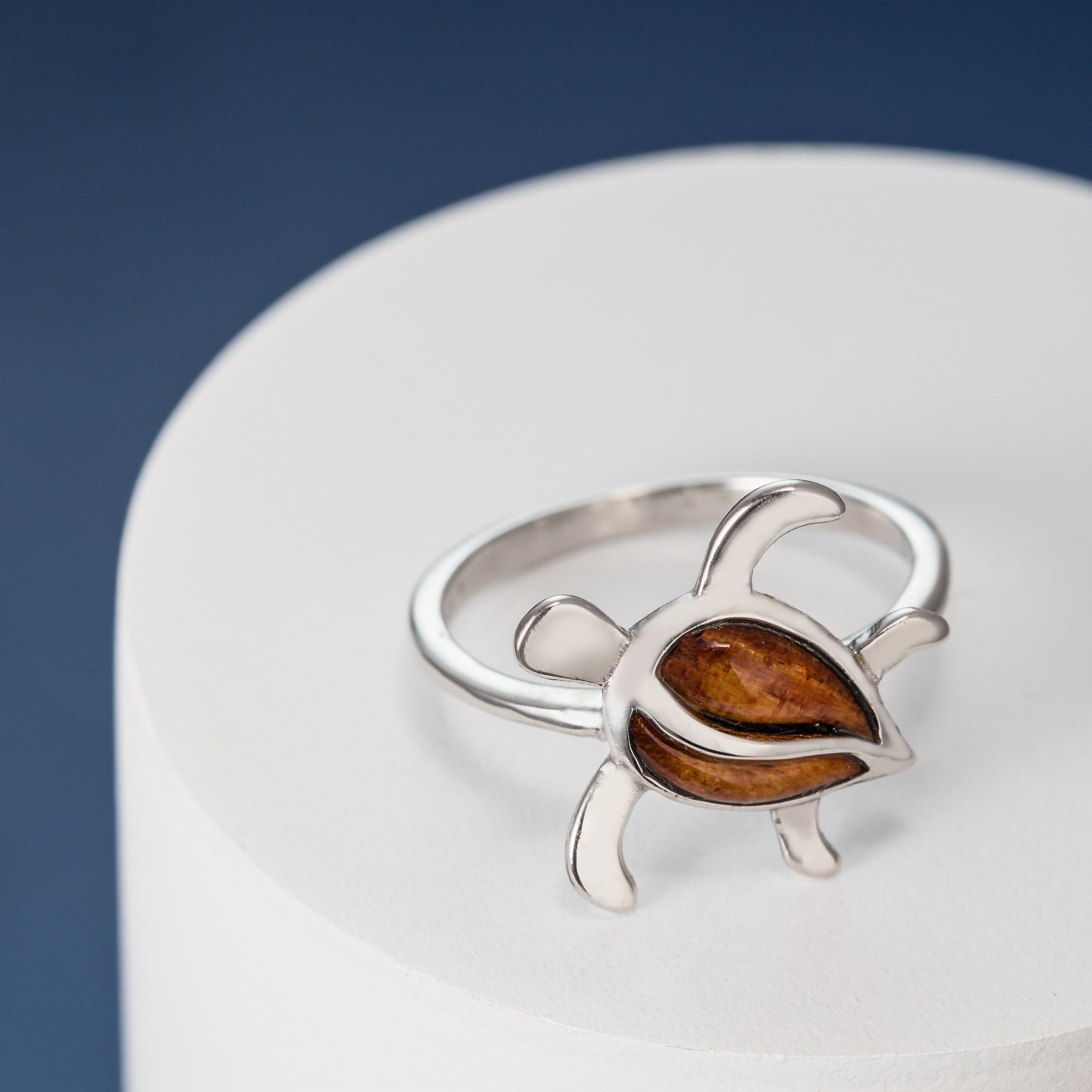 Sterling Silber Hawaiianische Koa Holz Gravur HONU Im Kreis Anhänger (P1246) Mit Optionaler Rhodium Seil Kette
