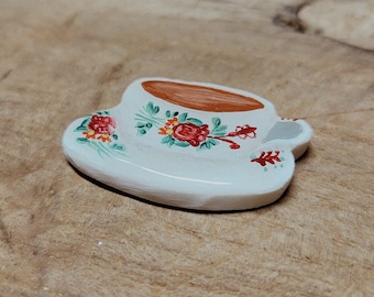 Teacup Pin // Badge or magnet, polymer clay, East Frisia, tea rose, handmade