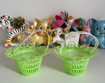 Vintage Kitsch Set Of 2 Plastic Easter Mini Baskets -  Vintage Easter