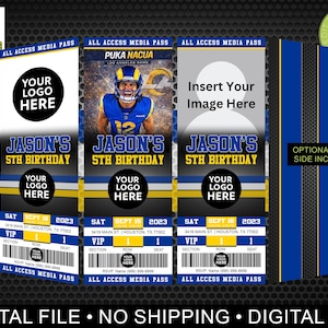 Puede incluir: Diseño de pase de medios digital para el 5º cumpleaños de Jason, con un jugador de fútbol americano y áreas de logotipo personalizables. Incluye detalles del evento y un código de barras. El diseño es azul, amarillo y negro.