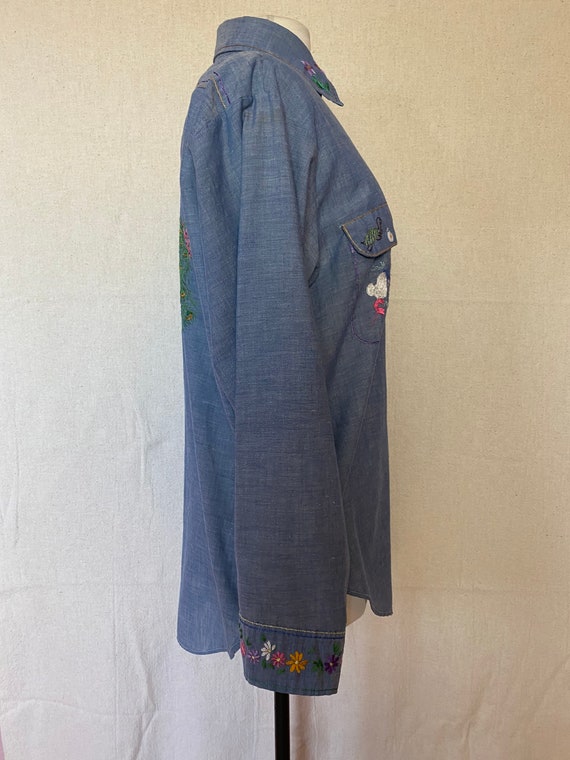 70’s Embroidered Work Shirt // vintage chambray m… - image 3