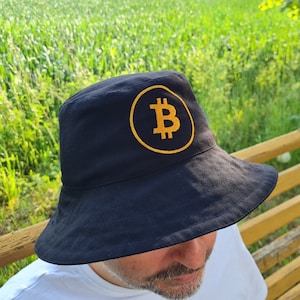Zwart linnen Bitcoin geborduurde emmerhoed, stijlvol unisex accessoire, geweldig uniek cadeau voor cryptoliefhebbers