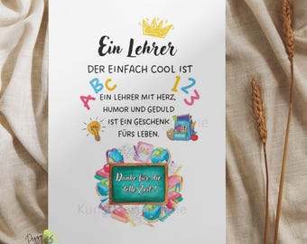 May include: A white card featuring German text and watercolour illustrations. The text includes "Ein Lehrer" and "Danke für die tolle Zeit!" A gold crown, ABCs, numbers, a lightbulb, a backpack, and globes are also depicted.