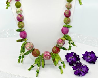 Leyla - Handmade felt necklace