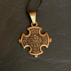 Sankt Nino / Nina korshänge. Heliga Nina, jämlika apostlarna, kristen berlock. Religiös gåva.