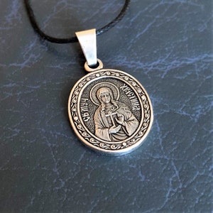 Collier avec pendentif icône Sainte-Christine. Christina martyre de Tyr Christian Charm. Cadeau religieux.