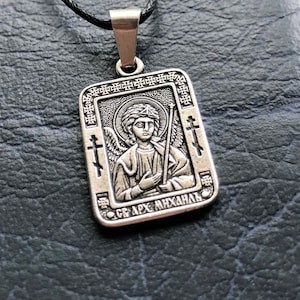 Collar con colgante del Arcángel Miguel. Icono religioso de San Miguel Arcángel. Dije de collar cristiano