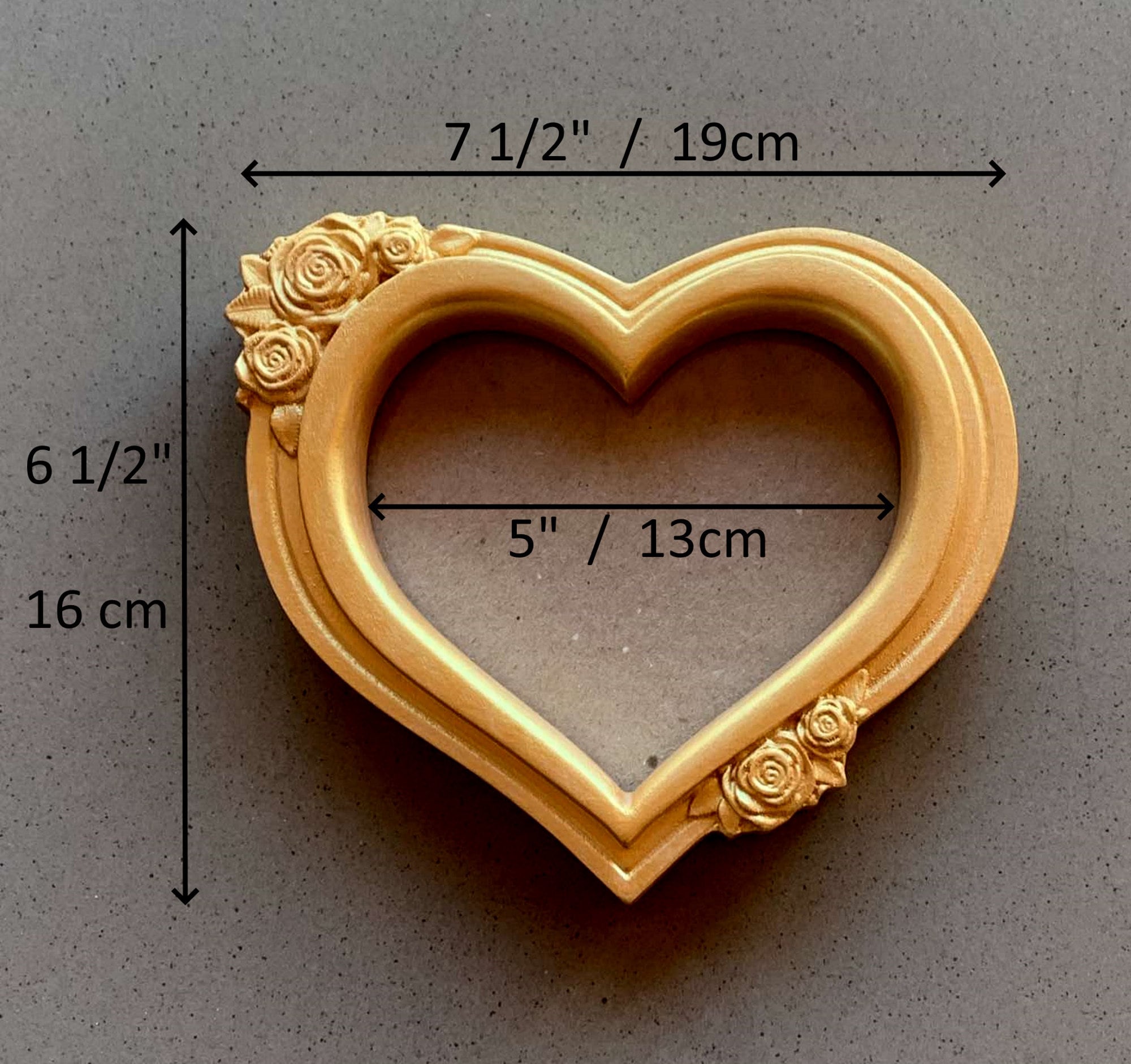 Cadre pour 4 photos et 4 coeurs aimantés, Objets de décoration en bois , Décoration en bois et art