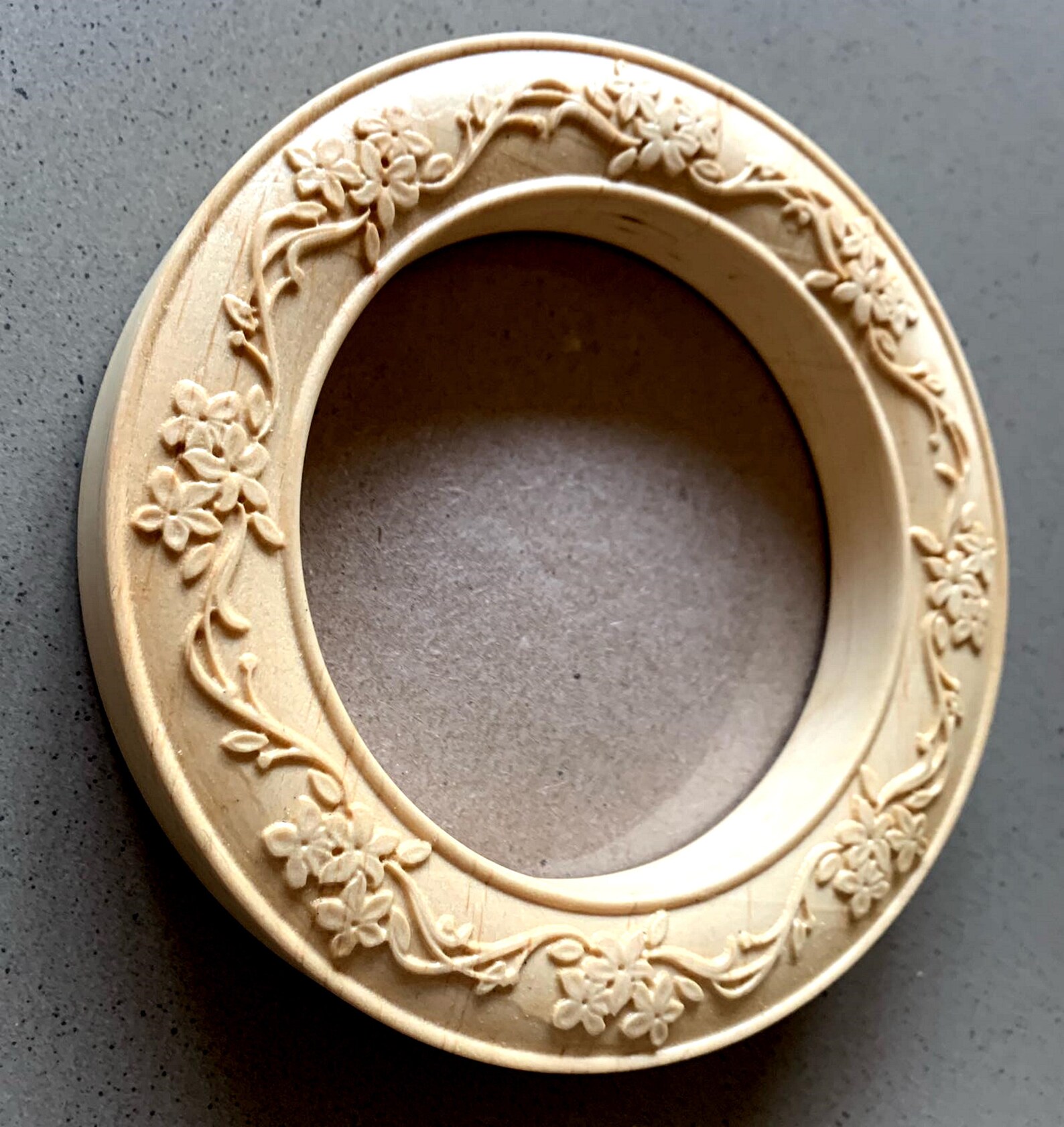Round Photo Rames Small Picture Frame, Round Photo Frames, Decorative Floral Ornate ...