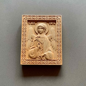 Beschermengel aartsengel houten gesneden icoon. Christelijk cadeau voor thuis. Religieuze houten muurkunst. Christelijk houtpictogram.