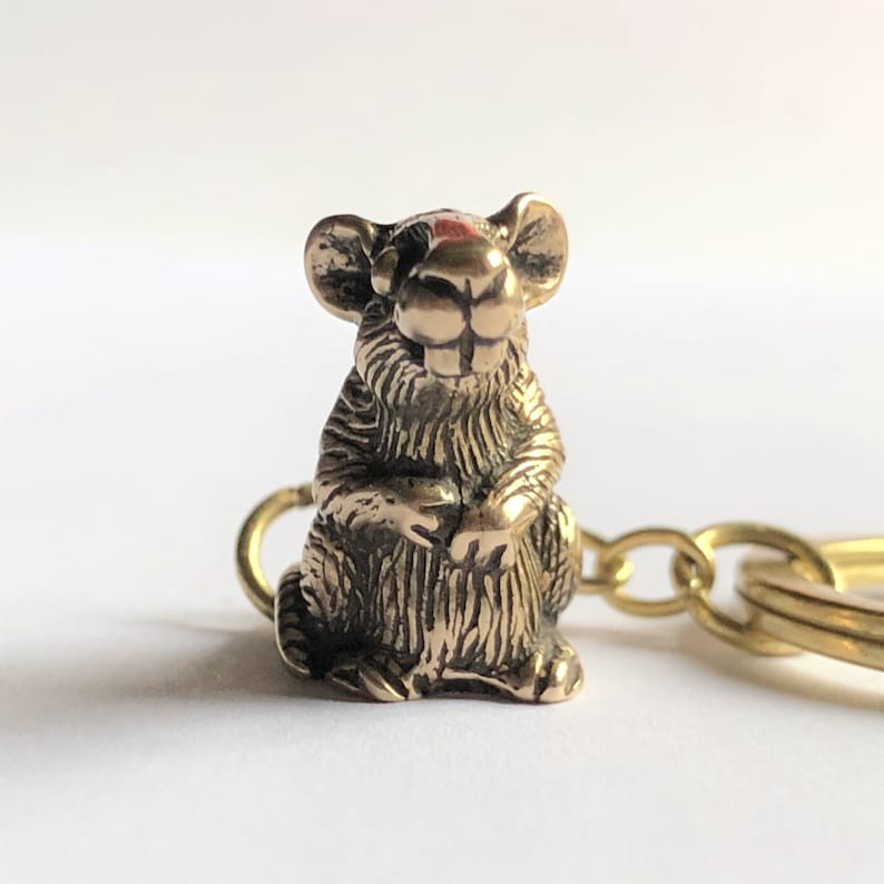 Råtta i brons nyckelring. Nyckelring med stjärntecken. Råttans år 3D-berlock. Metalltillbehör med mus. bild 6