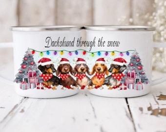 Dachshund a través de la taza de Navidad de nieve, la taza de la película de Navidad, Secret Santa. Regalo personalizado de perro salchicha. Salchicha Taza para perros, relleno de medias.