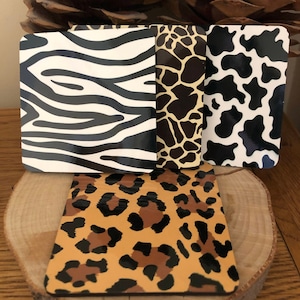 Posavasos con estampado animal. Varios posavasos con estampado animal. Juegos de posavasos. Regalo con estampado animal. Regalo de inauguración de la casa. Regalo de boda. Regalo de compromiso