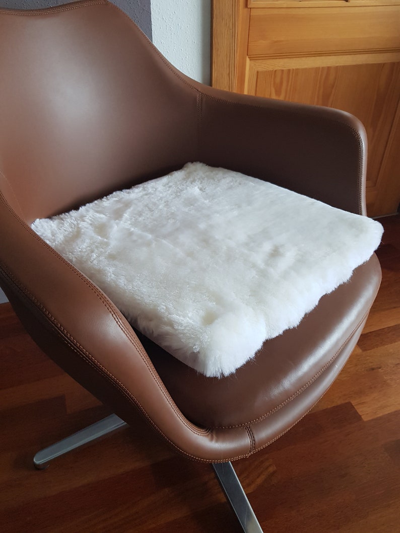 Echte Schaffell Stuhlauflage , Sitzauflage Weißes Lammfell Stuhlkissen Schaffell Sitzauflage Sitzkissen mit Memory Foam Füllung 40x40 Weiß