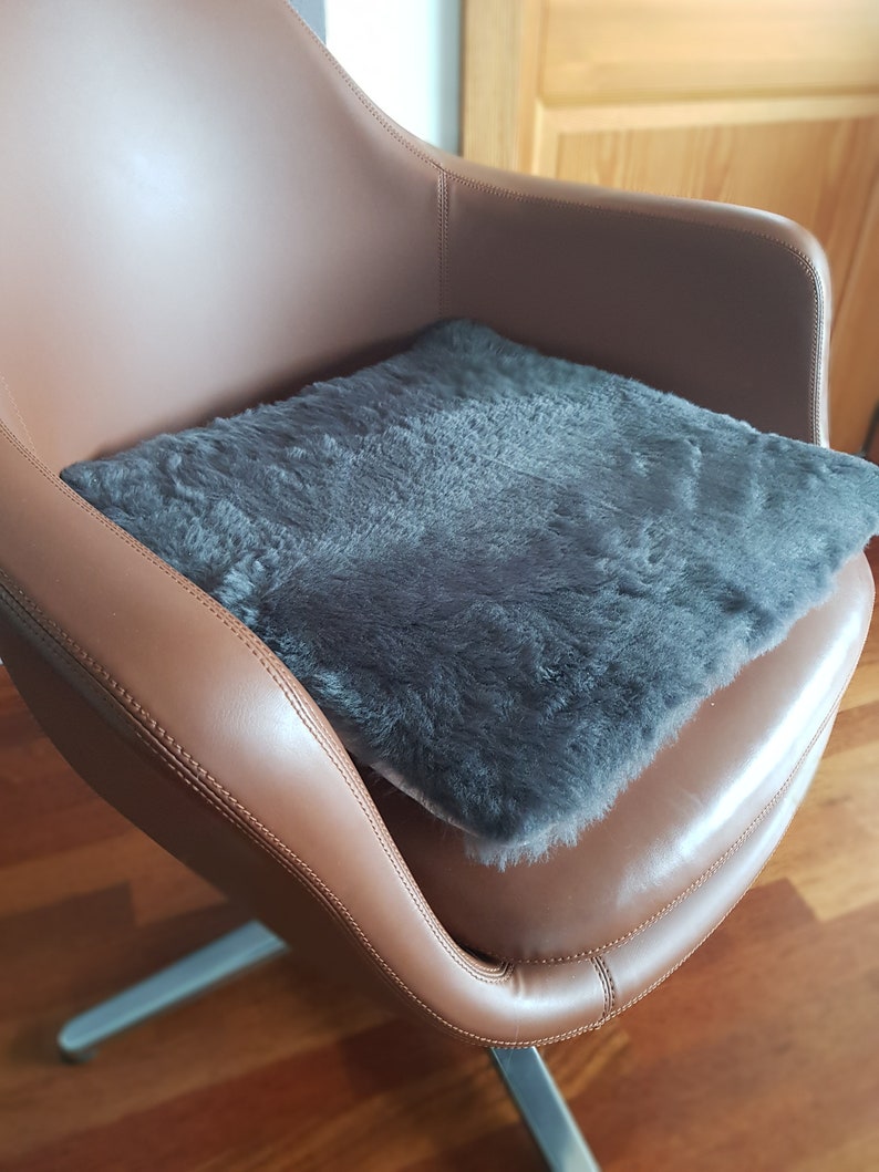 Echte Schaffell Stuhlauflage , Sitzauflage Weißes Lammfell Stuhlkissen Schaffell Sitzauflage Sitzkissen mit Memory Foam Füllung 40x40 Grau