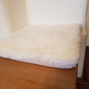 Coussin de chaise en peau de mouton véritable, coussin de siège Coussin de chaise en peau d'agneau blanc Housse de siège en peau de mouton Coussin d'assise avec rembourrage en mousse à mémoire de forme 40x40 image 2