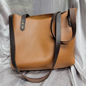 Cuir véritable, sac à main fait main d’épaule de sac, sac, cousu à la main, fait à la main, fait aux Etats-Unis, Ashland British Tan/ Nimbus rouge chêne bicolore
