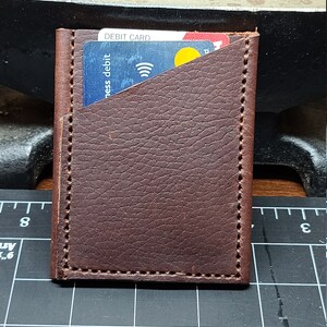 Cartera de cuero minimalista, hecho a mano, cuero marrón aceitado, nuevo, puntada de mano, dos bolsillos de la tarjeta, cuero genuino, hecho en los EE.UU.