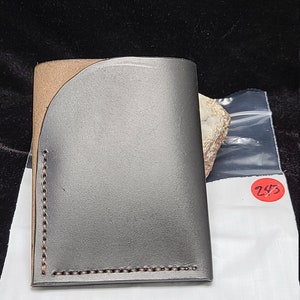 Cuero genuino, cuero de 5-6 oz, cuero durable cosido a mano, hilo encerado de nylon, hecho en los EE.UU., hecho a mano, 3 cartera de bolsillo nuevo